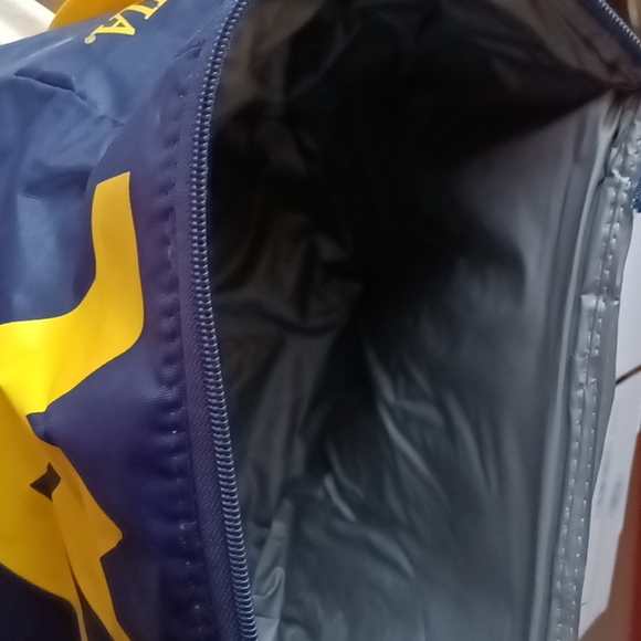 West Virginia Mountaineers insulated 6 pack/ Lunch - Picture 5 of 8